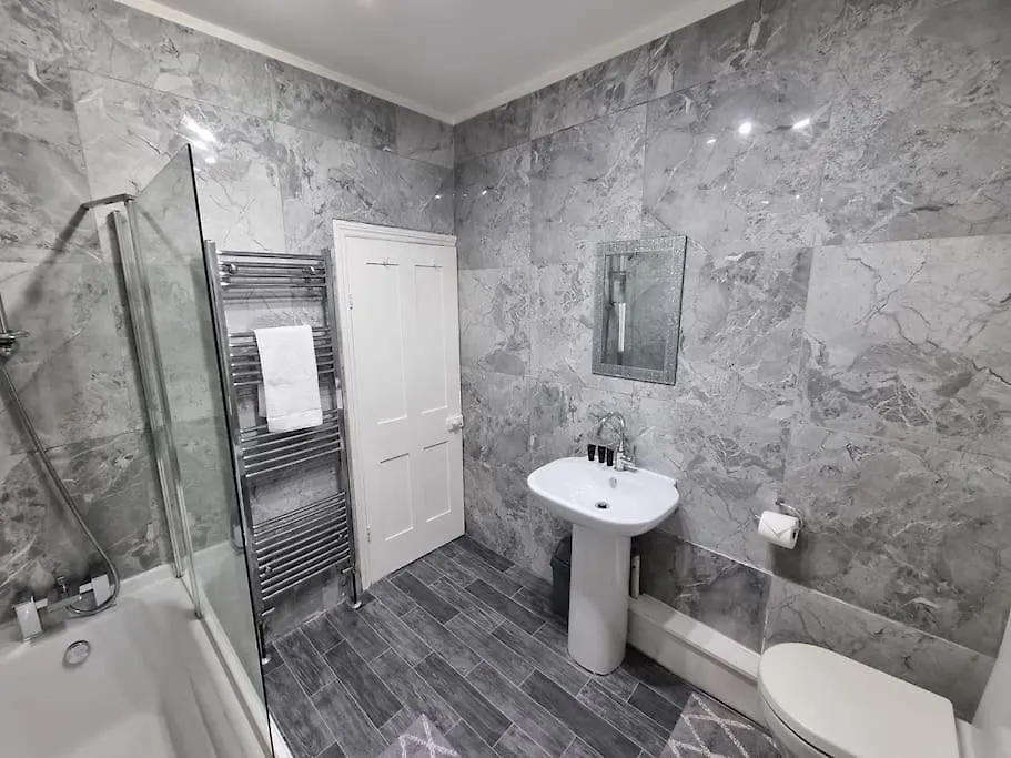 別荘 *6R* Setup For Your Most Amazing & Relaxed Stay + Free Parking + Free Fast Wifi * Beeston Hill